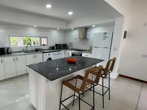 Casa 3 ambientes con 2 baños