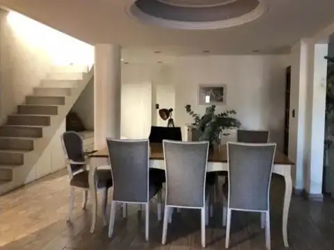 Depto Tipo Casa 5 ambientes con 2 baños