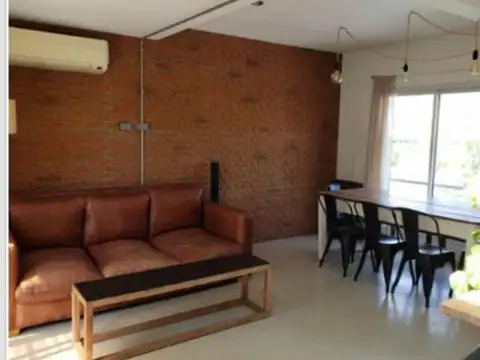 Av de los Lagos y Av de los Cole 3100