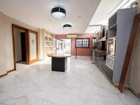 Casa 7 ambientes con 4 baños