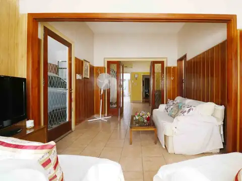 Venta -CASA Impecable Multifamiliar en Pompeya-