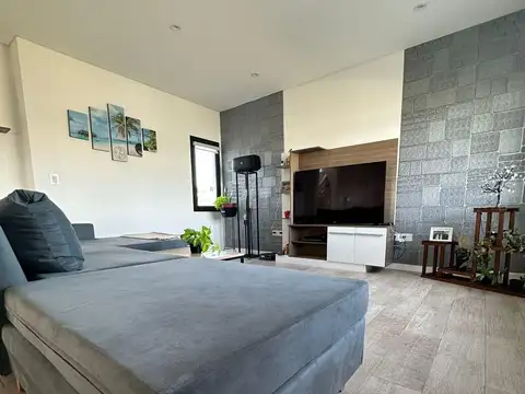 Casa en Venta con 4 cocheras