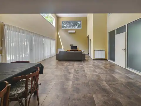 Casa 3 dormitorios con pileta en Puerto Paraíso