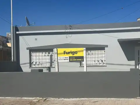 Casa en venta en Pérez - tres dormitorios