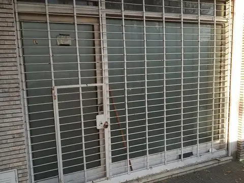 Local - Buenos Aires 2400 - Frente Vidriado 16 m2