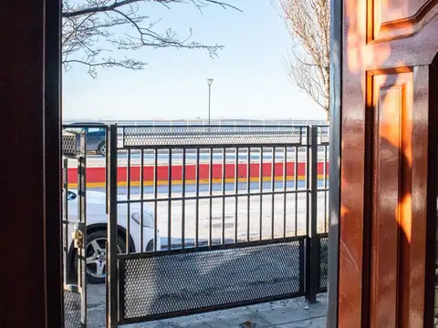 Casa 8 ambientes con 1 baño