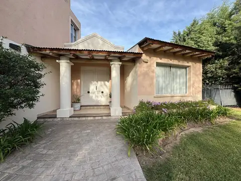 Casa en Venta con 4 cocheras