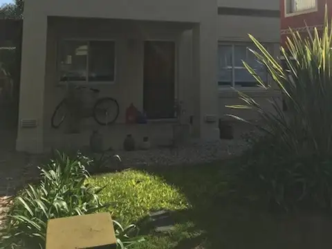 Excelente casa a la venta en barrio Habitat Residencias