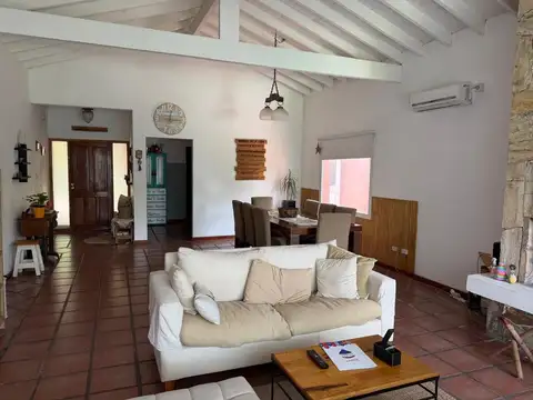 Casa en Venta con 3 cocheras