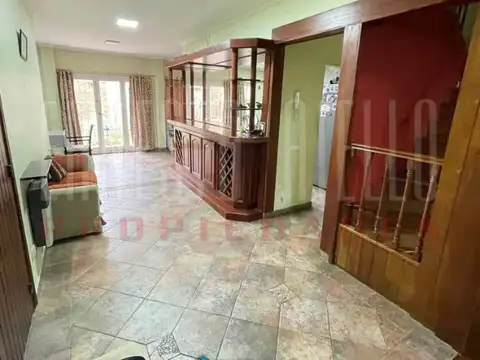 Casa 5 ambientes con 3 baños