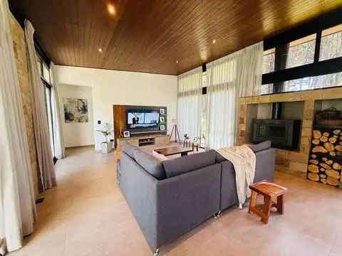 Casa 4 ambientes con 3 baños