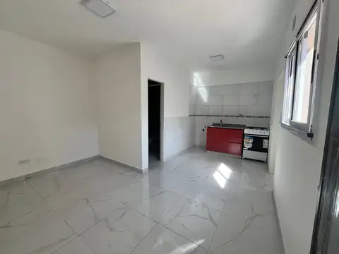 Depto Tipo Casa en Alquiler en Lanus Oeste, $ 600.000