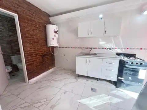 Departamento tipo casa en alquiler en Lanus Oeste