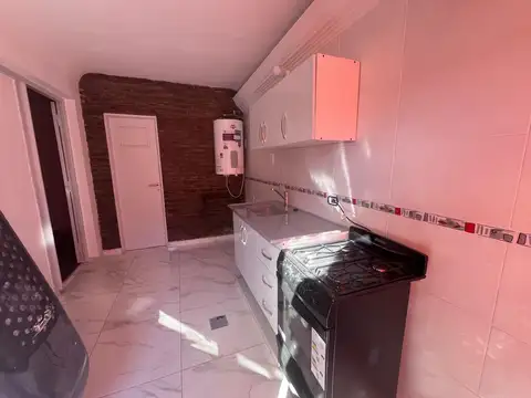Depto Tipo Casa en Alquiler en Lanus Oeste, $ 500.000