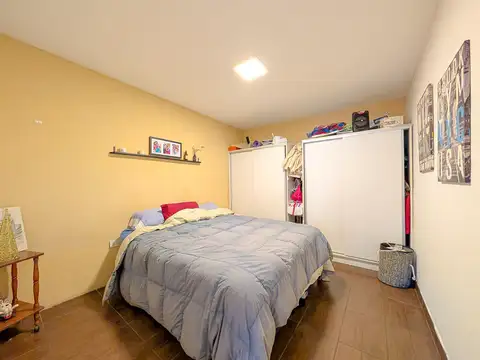 EN VENTA - CASA PASILLO NO PH DE 4 DORMITORIOS CON PATIO SECO- LOURDES