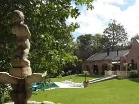 Casa en Venta con 8 cocheras