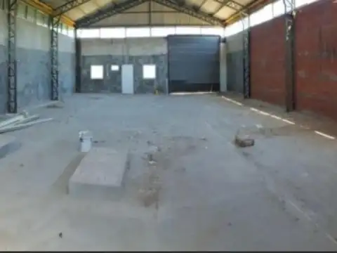 Excelente Galpon en el Parque Industrial de Mercedes.