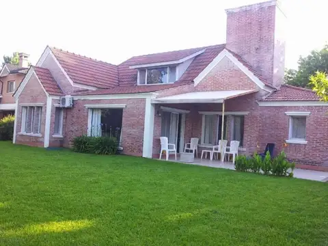 Casa 4 ambientes en Pilar de Lago