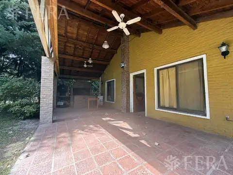 Venta de Casa Quinta con parrilla en Florencio Varela