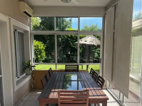 Casa en Venta con 5 cocheras