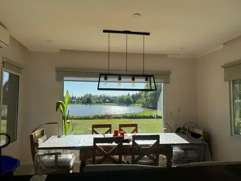 Casa en Venta con 4 cocheras