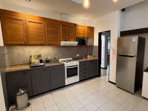 Casa 4 ambientes con Jardín Pileta Parrilla Carapachay