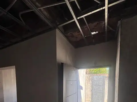 Casa 4 ambientes con 1 baño