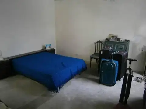 Casa 6 ambientes con 2 baños
