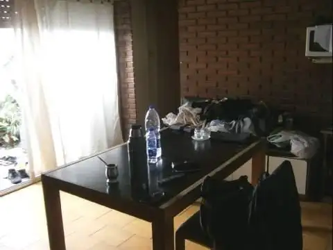 Casa 6 amb., 2 plantas, sólida construcción y en espléndida