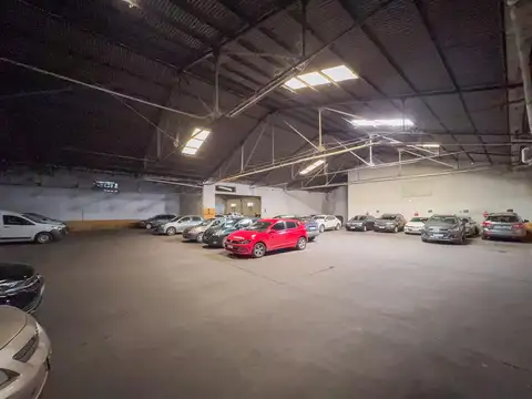 Playa de estacionamiento, 100 autos, 1965 m2, Espacio aereo