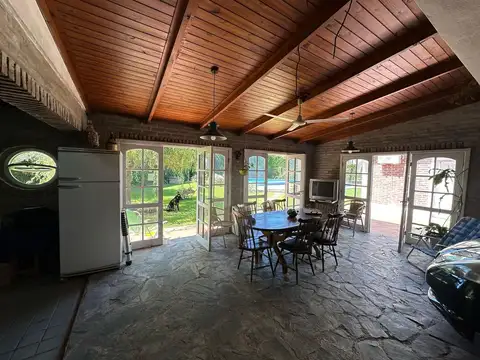 CASA EN VENTA EN PERGAMINO CON PILETA