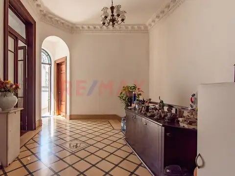 OPORTUNIDAD CASA + LOCAL EN BALVANERA 