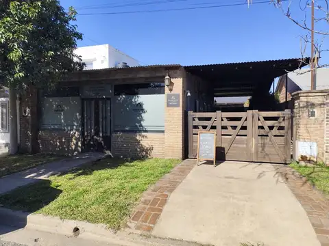 VENTA CASA 3 DORMITORIOS, COCHERA, PATIO Y LOCAL