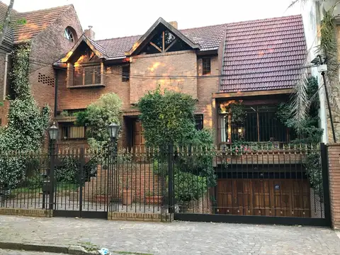 EN LA MEJOR ZONA DE FLORIDA, EXCELENTE PROPIEDAD EN 3 PLANTAS