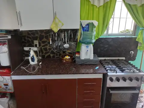 Casa 3 ambientes con 1 baño