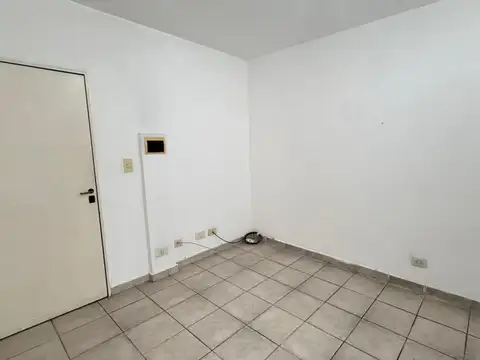 ALQUILER Departamento Monoambiente, al frente.