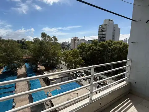 ALQUILER Departamento Monoambiente, al frente.