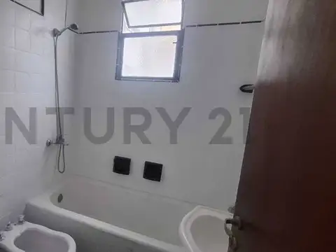 Simbrón 5300, Piso 1