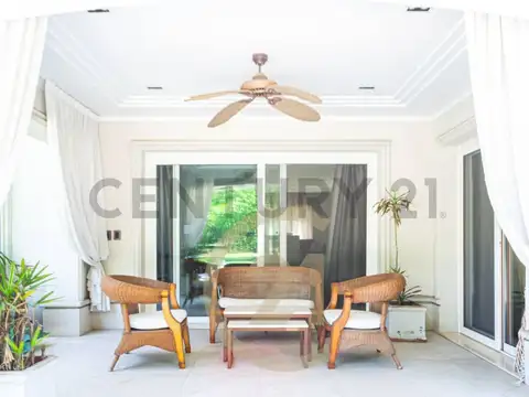 Venta de Casa en Saint Thomas.Casa de Estilo Francés desarrollada sobre un lote de...