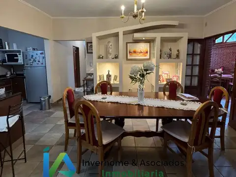 Casa en Venta con 2 cocheras