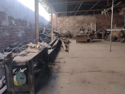 GRAN OPORTUNIDAD VENTA DE TERRENO/GALPON EN CIUDAD