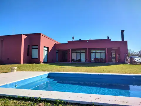 Casa en Venta con 2 cocheras