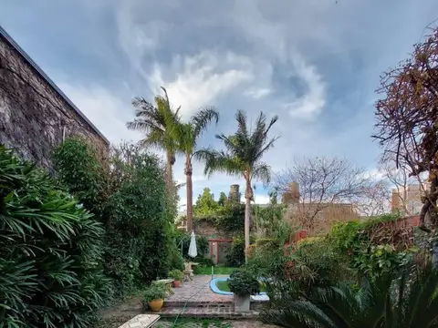 Cervantes al 300 a metros de Peatonal, a mts de Casa de Gobierno