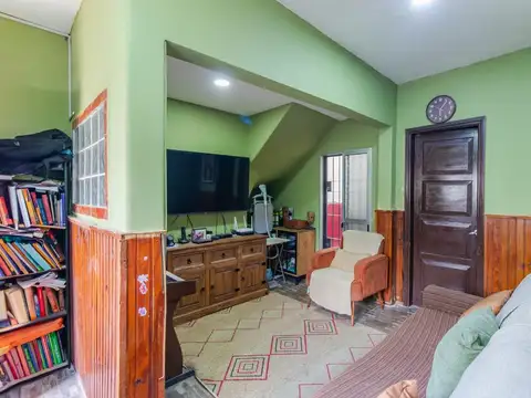 Casa 4 ambientes con 2 baños