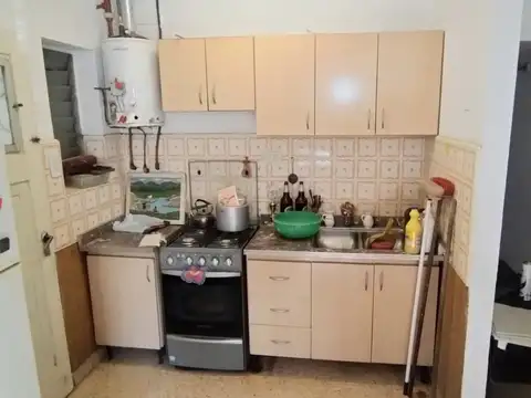 CASA DE 4 AMBIENTES, 3 DORMITORIOS CON GARAGE.