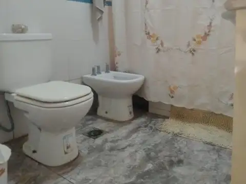 Casa en venta - 2 Dormitorios 1 Baño - Carmen de Areco