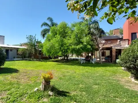 Casa en Venta con 2 cocheras