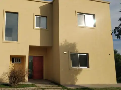 Casa en Santa Guadalupe Pilar del Este