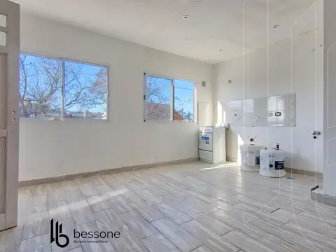 Depto Tipo Casa en Venta en Pompeya, USD 65.000