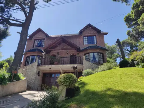 Casa 5 ambientes con 3 baños